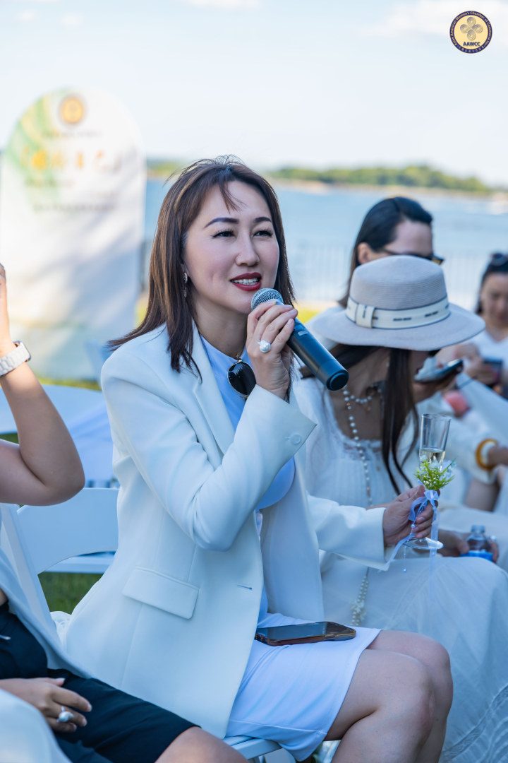 AAWCC NY 创会会长 Helen Fu 在